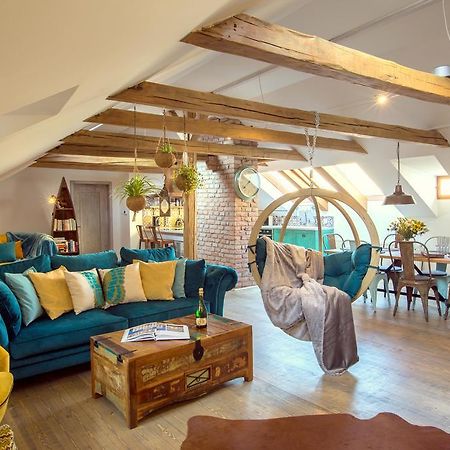 Bohemian Chic 2 Bedroom 2 Bathroom Loft With Hanging Chair Praga Exterior foto