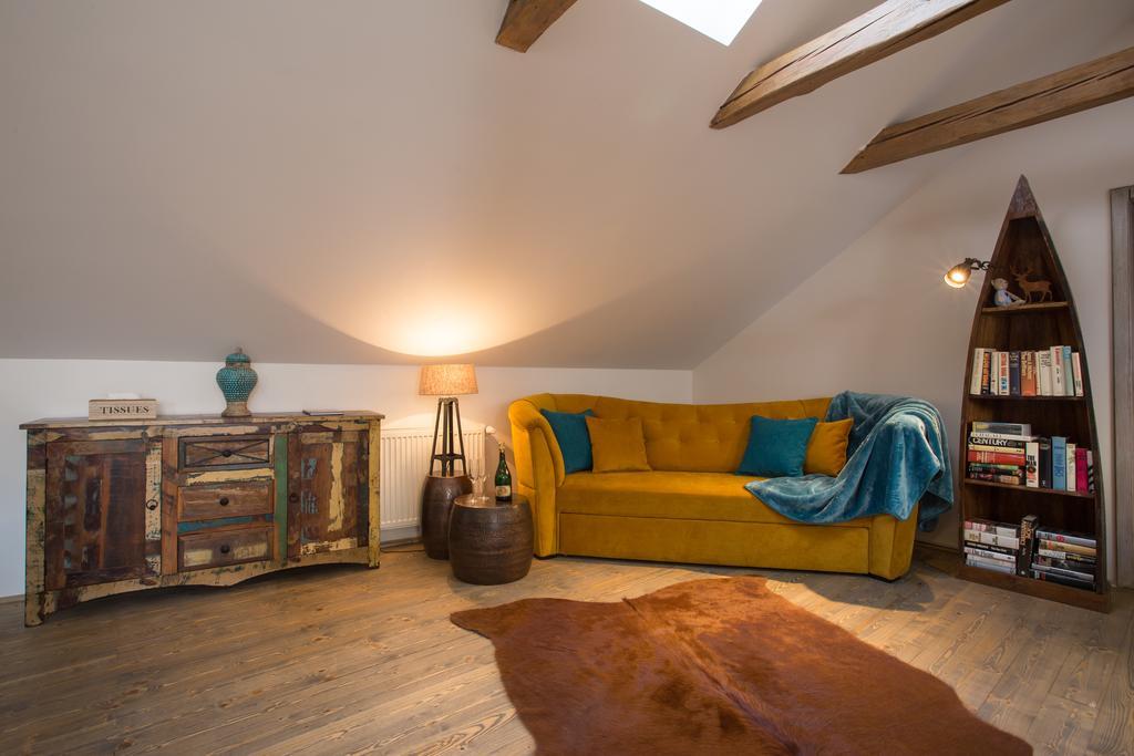 Bohemian Chic 2 Bedroom 2 Bathroom Loft With Hanging Chair Praga Exterior foto